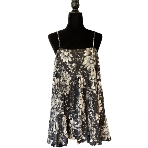 Urban Outfitters Lucia Black Plisse Tiered Mini Dress - Picture 3 of 10